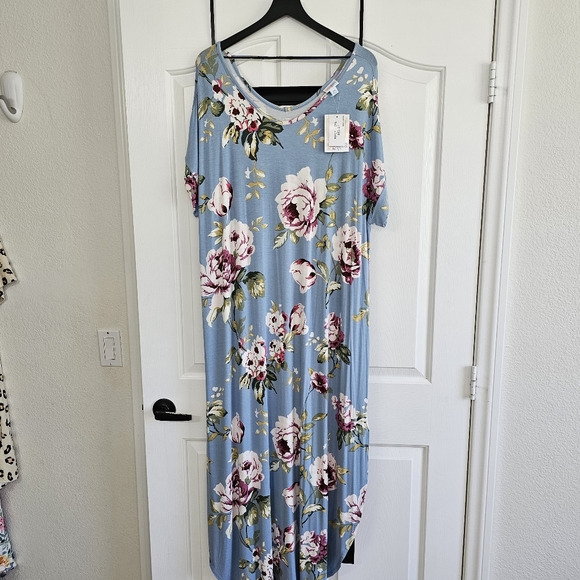 LuLaRoe Dresses & Skirts - Lularoe 2X Macy VNeck Maxi Dress NWT Light blue background pink floral design